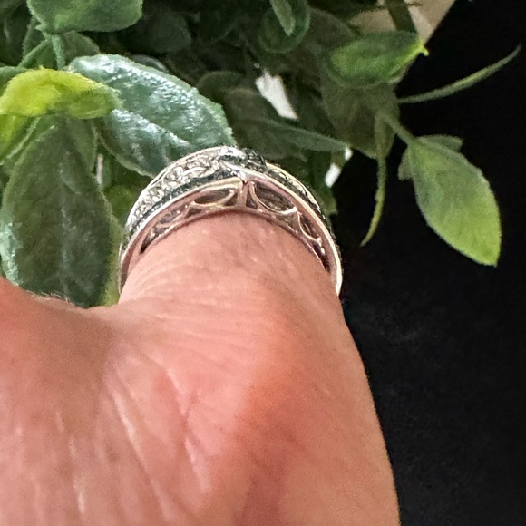 Sterling Silver Green and Blue Infinity Like Design. Size 7. Designer not known. - Picture 4 of 10